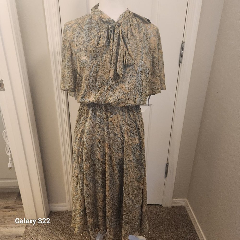 Ralph Lauren Black Label Paisley Tie-Neck Midi Dress in Green and Cream